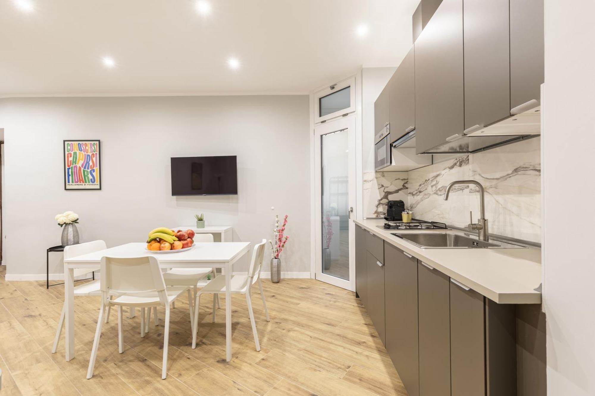 Hostly-suite Laterano-walk To Colosseum Apartment Rome