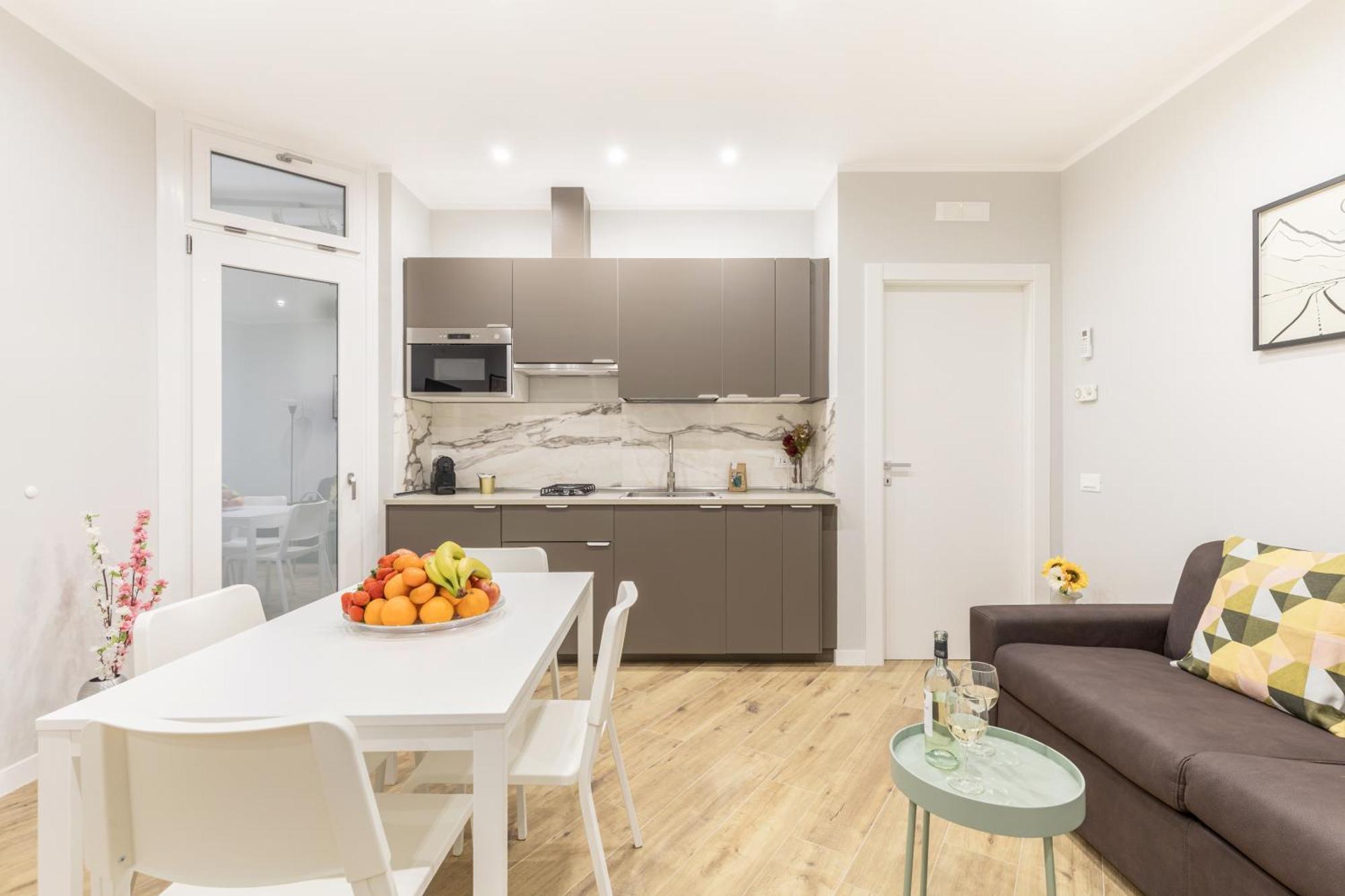 Hostly-suite Laterano-walk To Colosseum Apartment Rome